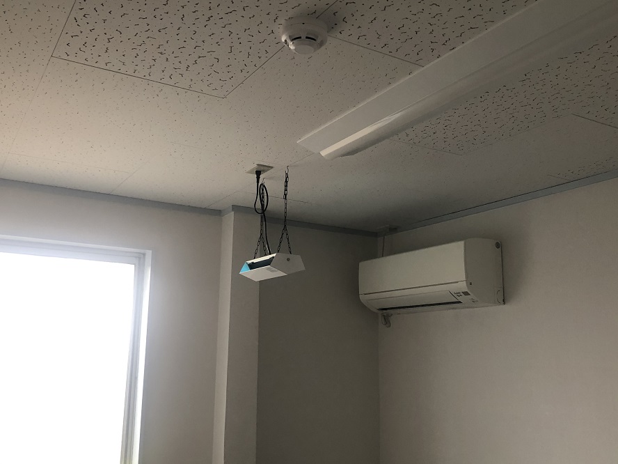 名古屋市港区のオフィスにて殺菌灯（吊り下げ型）の取付電気工事